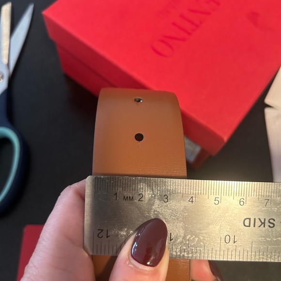 Valentino Brown Leather VLogo Reversible Buckle Belt 70CM NWT - Picture 4 of 5